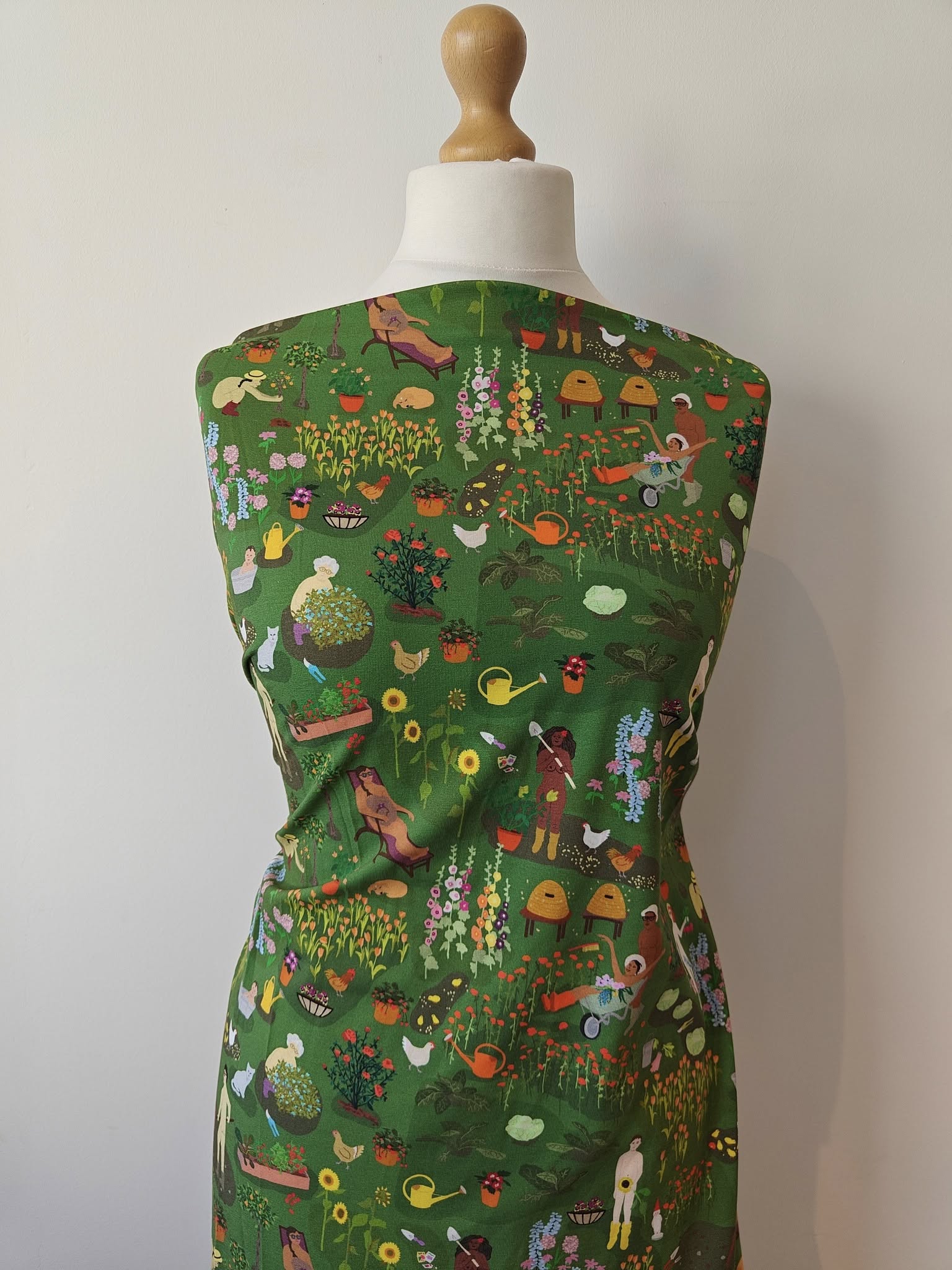 Hazeltjes Naked Gardening, organic jersey - Image 5