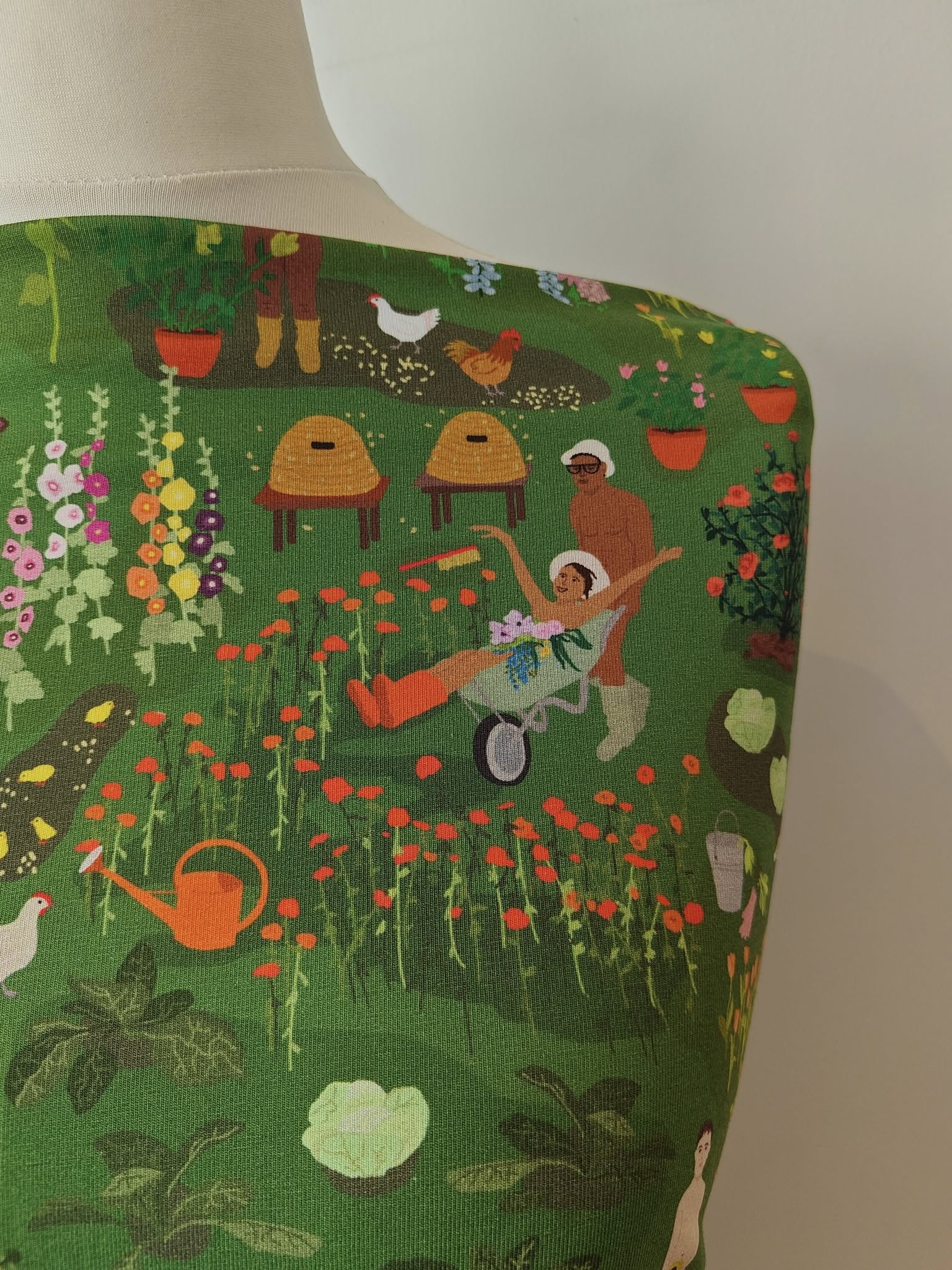 Hazeltjes Naked Gardening, organic jersey - Image 7